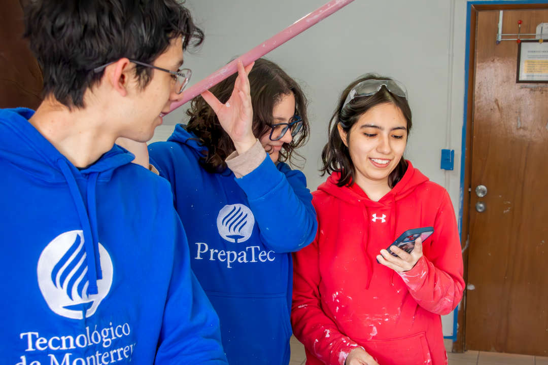 J&oacute;venes que construyen comunidad.