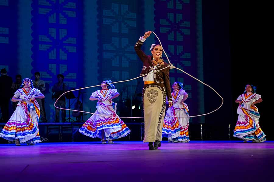 Alumna del campus Monterrey en la Gala Folklorica de Raíces