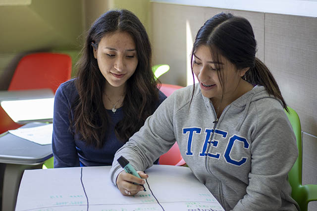 Alumnos Tec motivan a perseguir metas