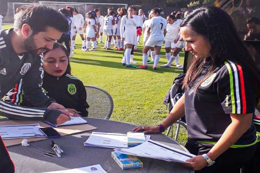 Ana Aguirre trabajando en las visorias