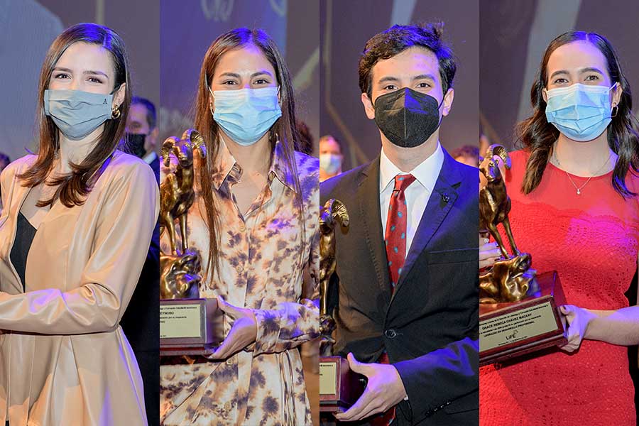 Andrea Barragán, Regina González, Santiago Martínez y Grace Chávez, son recién graduados que ganaron el Borrego de Oro.