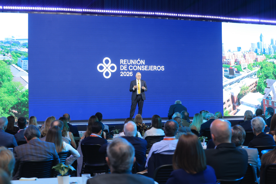 &Aacute;ngel Cabrera durante su participaci&oacute;n en un encuentro con consejeros y directivos del Tecnol&oacute;gico de Monterrey.