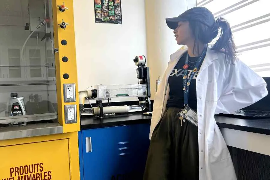 Arena actualmente realiza estudios de Maestr&iacute;a en Montreal