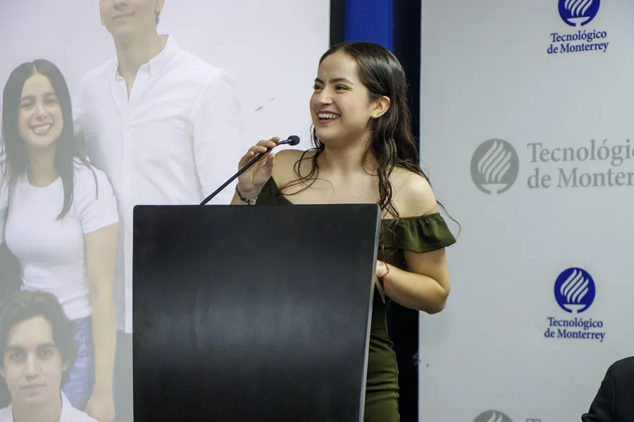 aridna cinco como embajadora previo a estudiar en harvard