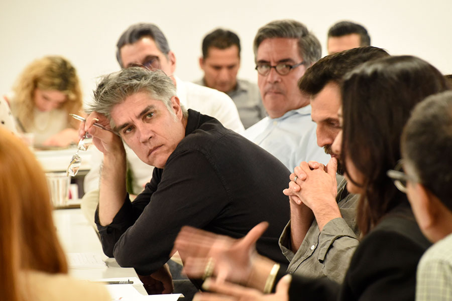 Arquitecto Alejandro Aravena junto a profesores de la Escuela de Arquitectura, Arte y Diseño del campus Monterrey