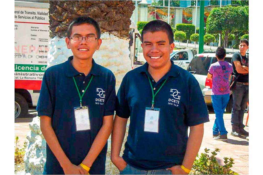 Azael, Líder del Mañana, junto con Eduardo en la preparatoria.