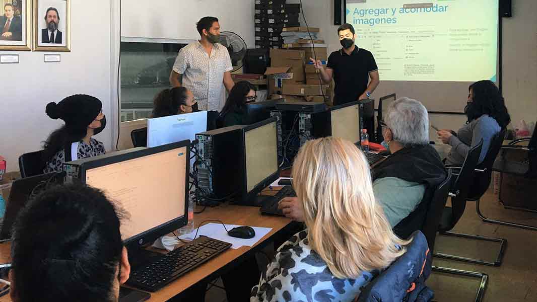 Estudiantes del Tec Guadalajara colaboran con el banco de alimentos en la iniciativa banco de empleo para que gente de escasos recursos obtenga trabajo.