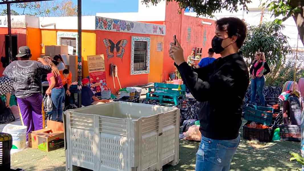 Estudiantes del Tec Guadalajara colaboran con el banco de alimentos en la iniciativa banco de empleo para que gente de escasos recursos obtenga trabajo.