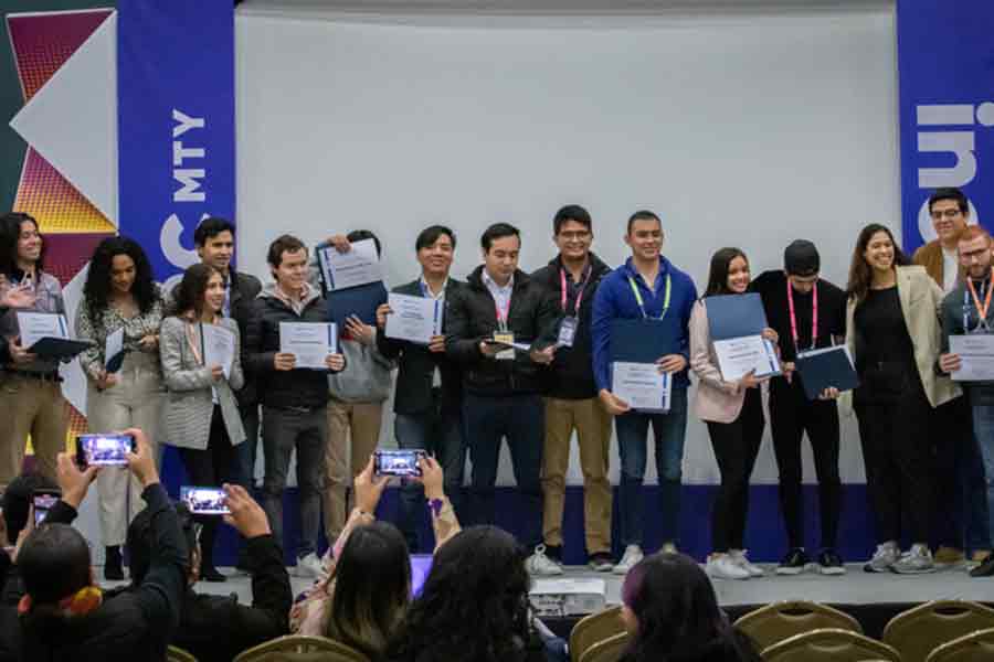 Durante INCmty se reconoció a la primera generación de alumnos 