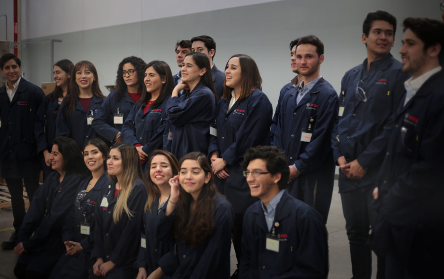 Alumnos posando para foto final