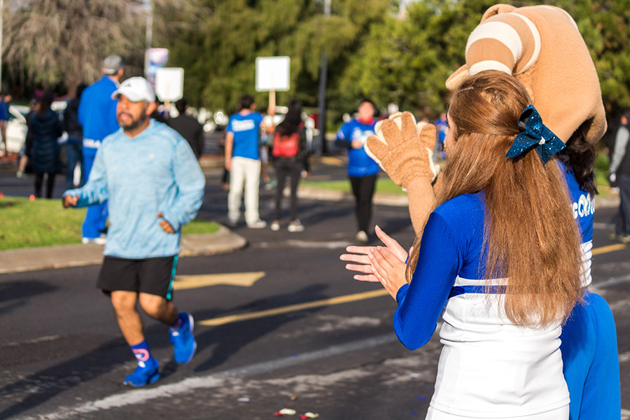 Jóvenes, adultos y niños pasaron una mañana agradable al participar en la Carrera Borrego