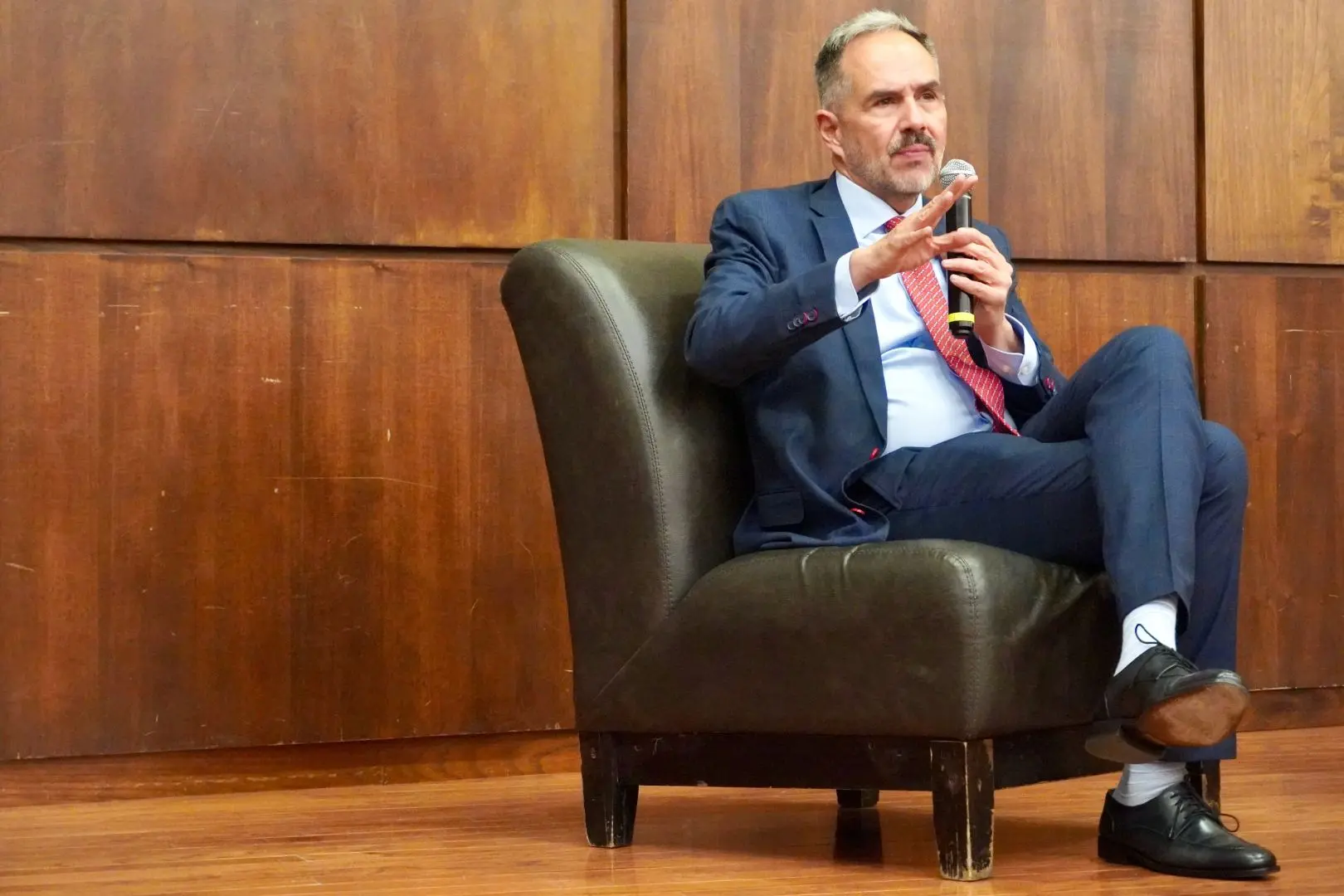 Durante su charla en el Tec de Monterrey campus Chihuahua, Caballero Ochoa señaló que las personas migrantes no deben ser criminalizadas.