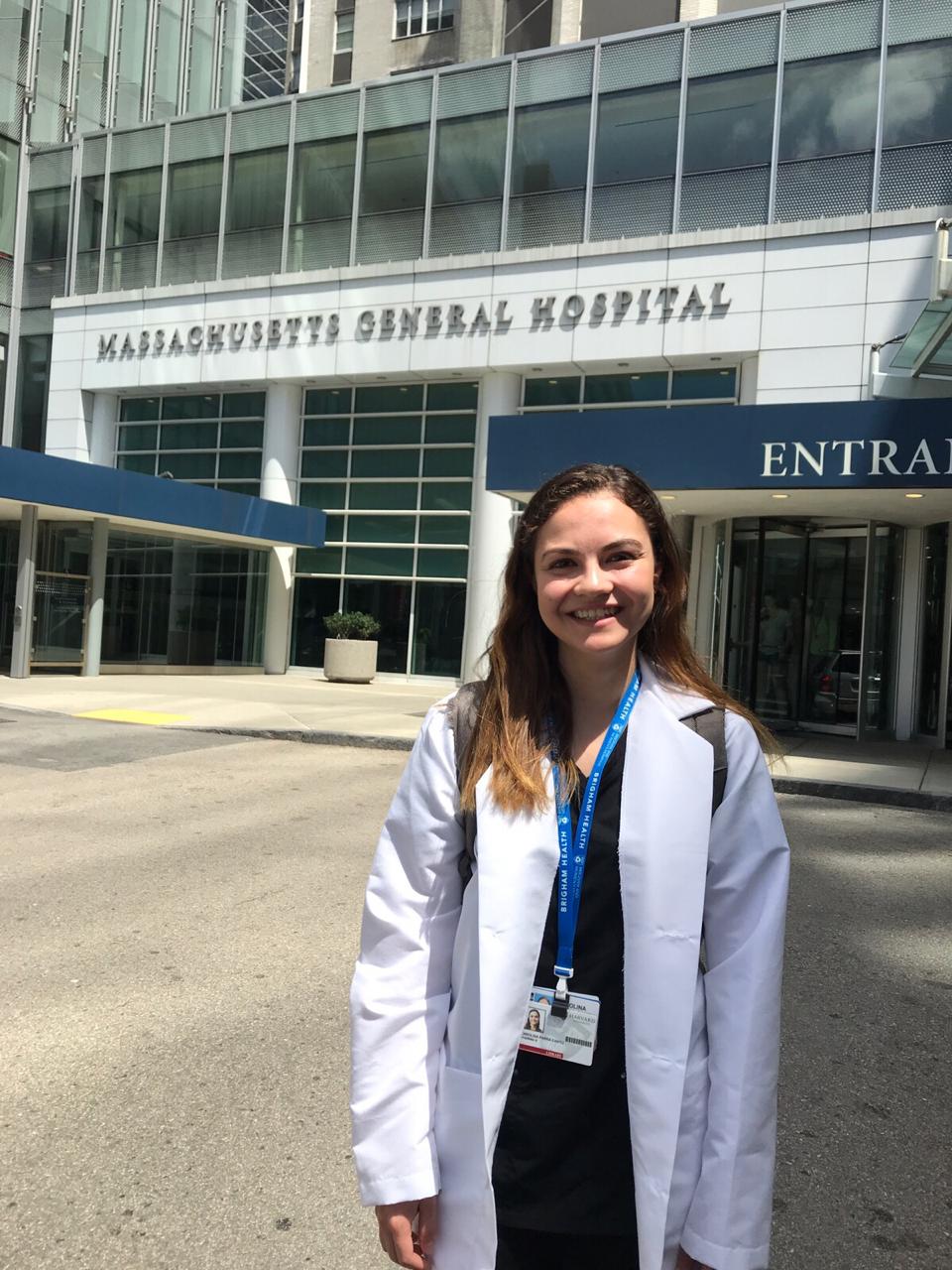 La joven es egresada de la carrera de Médico Cirujano en el Tec campus Monterrey.