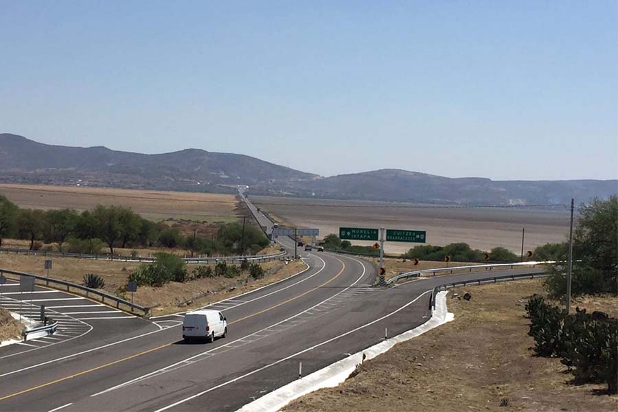 carreteras que dividen al lago de cuitzeo