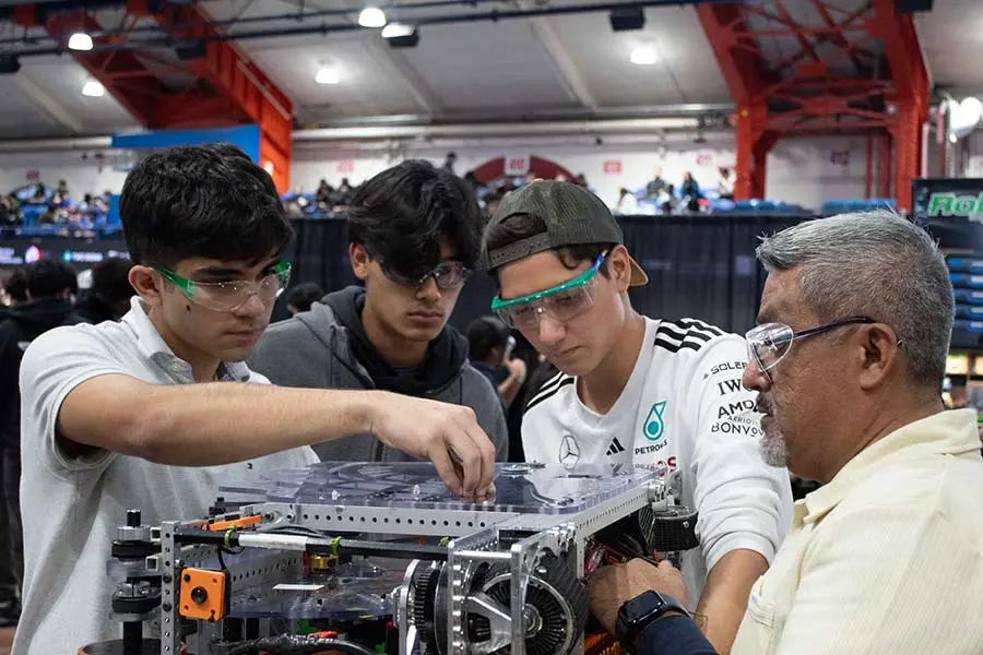 Certamen rob&oacute;tica FIRST, equipo de PrepaTec Colima recibi&oacute; premio de los jueces. 
