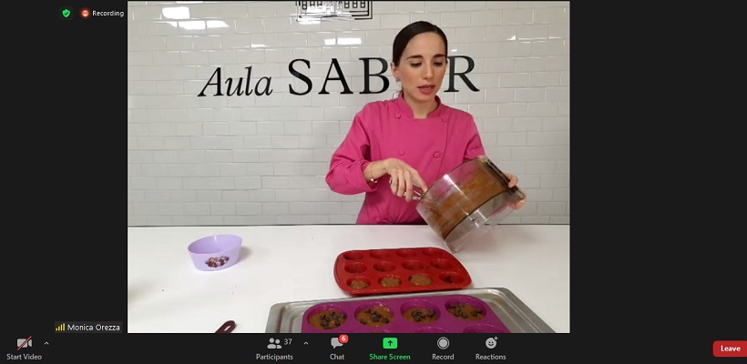 La chef Mónica Orezza preparó los brownies de calabacilla.