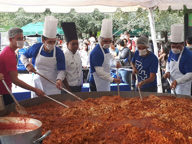 Chilaquiles en el aniversario del Tec