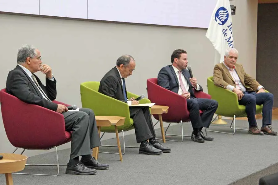 Especialistas en temas de agua y aire también compartieron sus reflexiones durante el simposio.