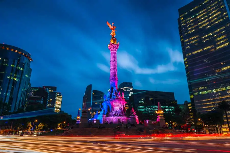 Durante el simposio los ponentes reflexionaron sobre acciones de urbes de México y Francia como la CDMX, Monterrey y París.