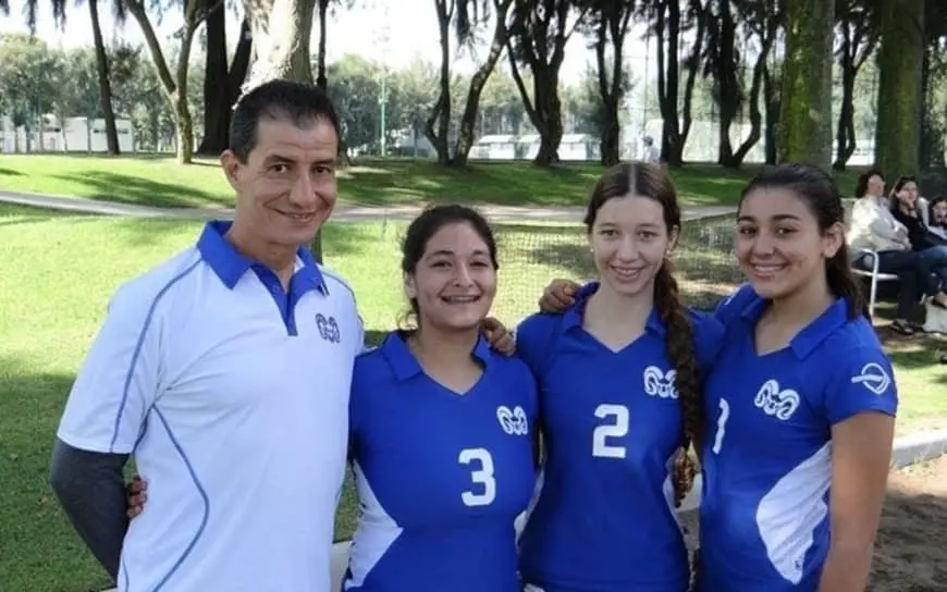 Conoce al coach de voleibol Gabriel P&eacute;rez que llev&oacute; al triunfo a la selecci&oacute;n femenil