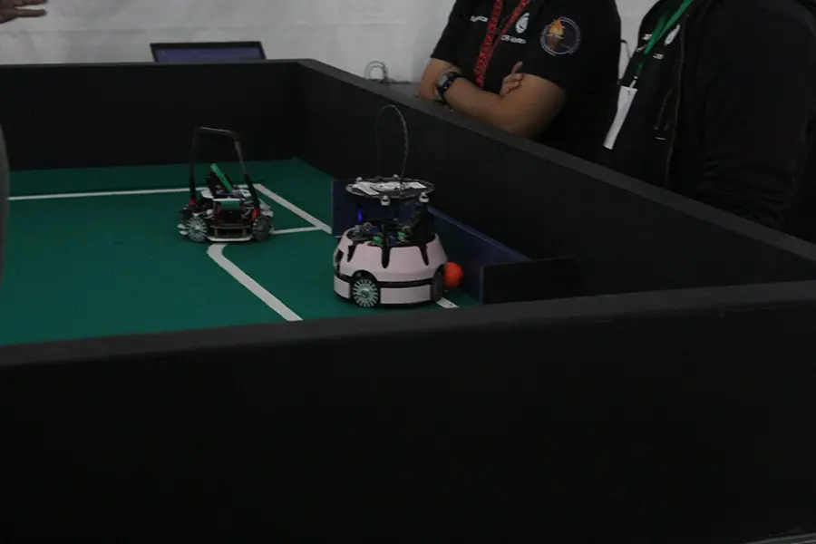 Los jugadores debían anotar en la portería contraria Foto: Andrea Aguilar.