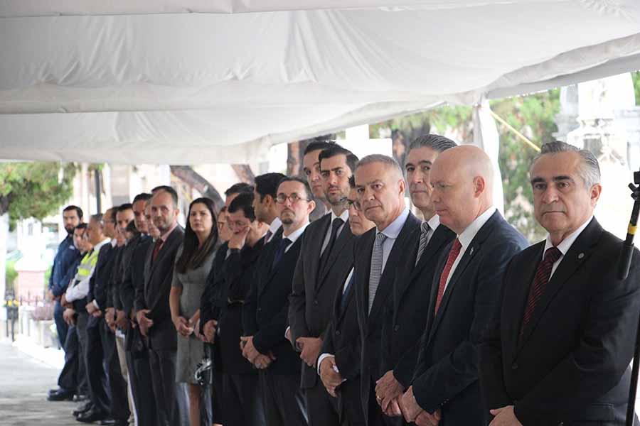 Integrantes de la comunidad Tec asistieron a la Guardia de honor de Eugenio Garza sada y Eugenio Garza Lagüera.