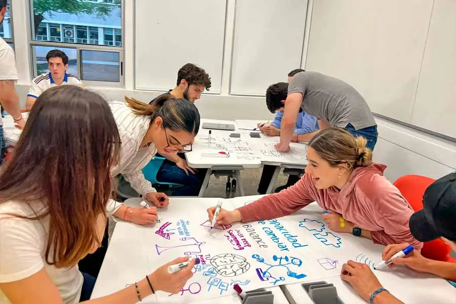 Las y los estudiantes pueden desarrollar habilidades y competencias de liderazgo.