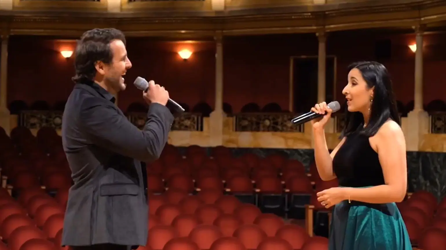 El cantante interpretó temas como “What I did for love”, “Lo que ves es lo que soy”, “Sálvalo” y “El último beso”.
