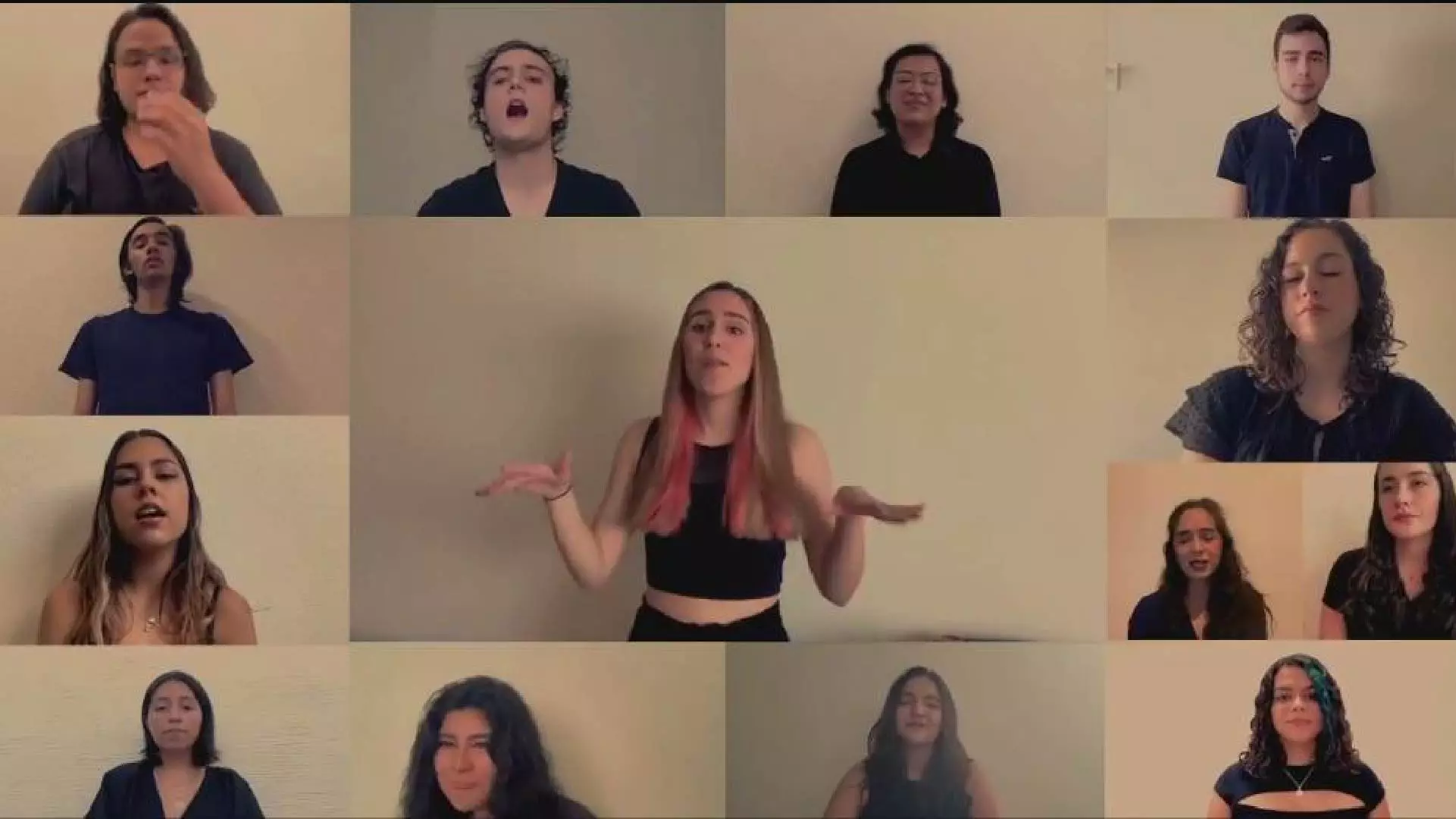 Alumnos del Ensamble de Coro de campus León interpretan I'm still standing