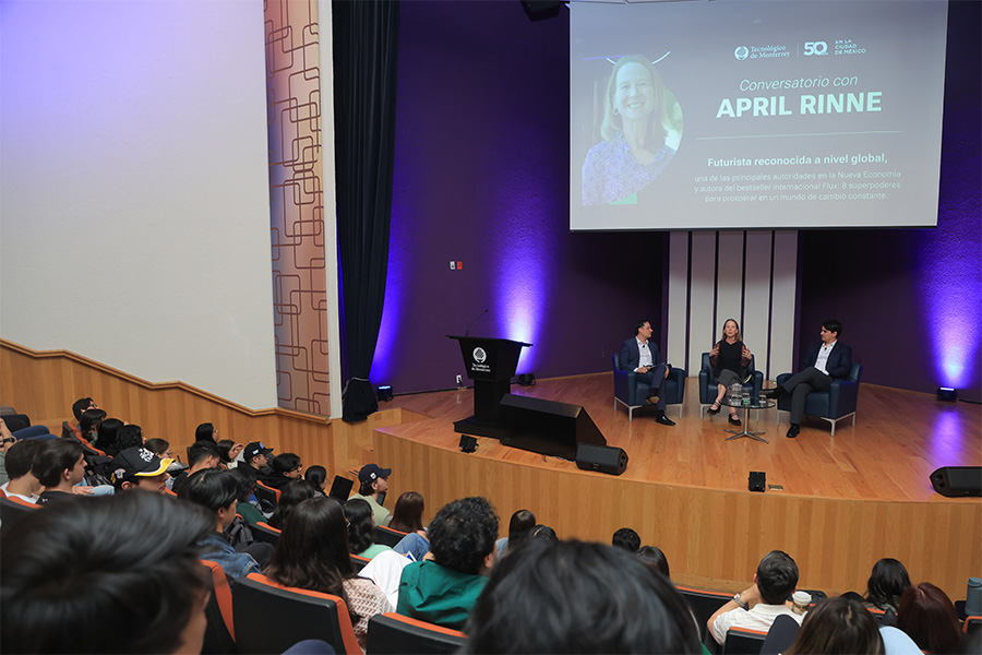 Conferencia por 50 aniversario del Tec en la CDMX, de April Rinne en campus Santa Fe