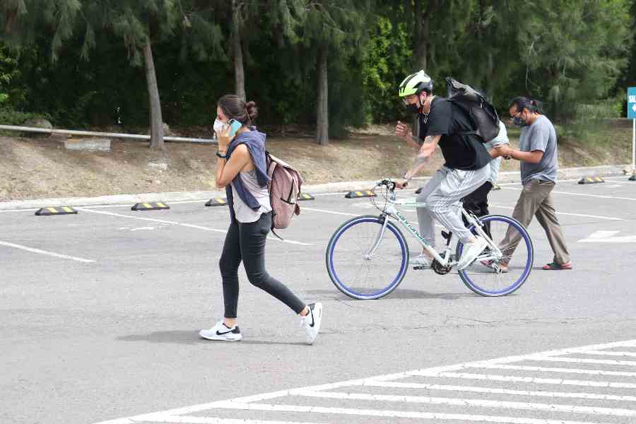 Asisten a vacunarse a través de los medios posibles