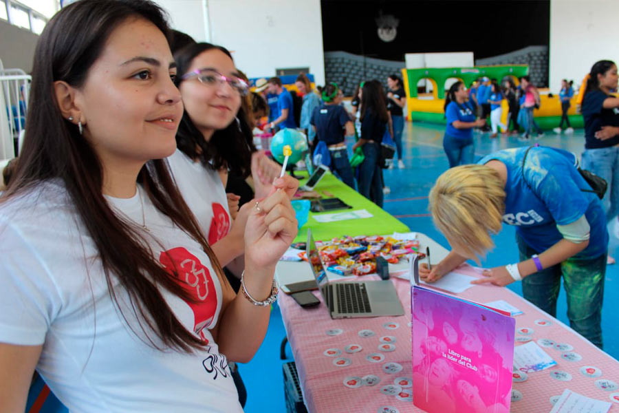 Cosette en feria de grupos estudiantiles del Tecnológico