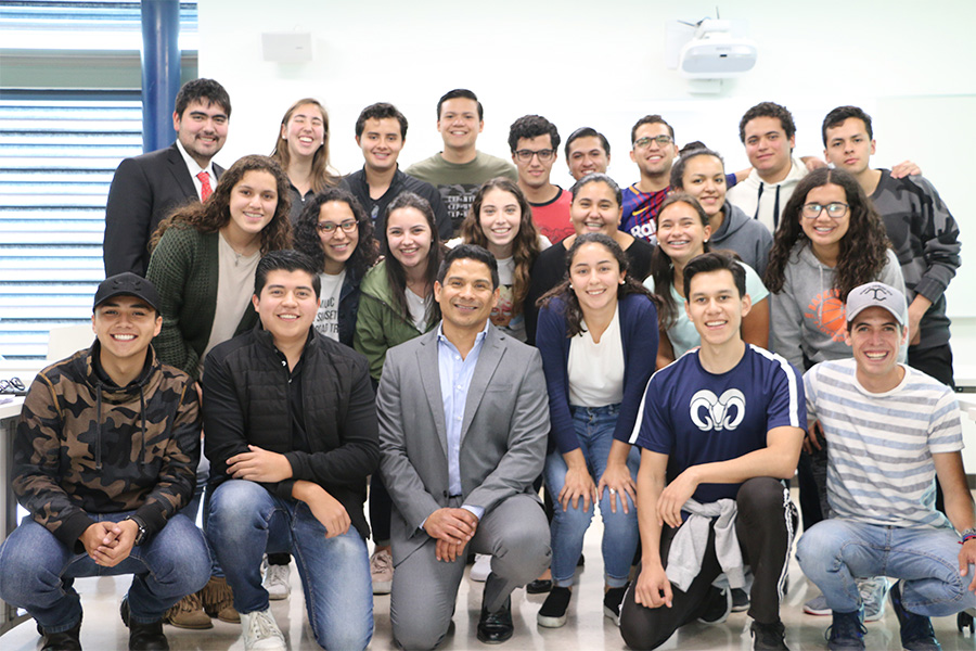 Alumnos de la carrera de LAF.