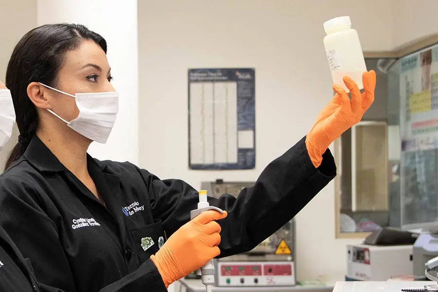 Cynthia Gonz&aacute;les maestra del campus Chihuahua