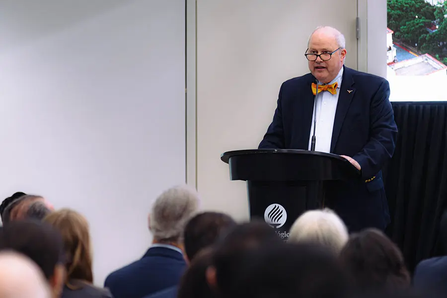 David Vanden Bout: Vicepresidente ejecutivo interino y rector de la Universidad de Texas en Austin