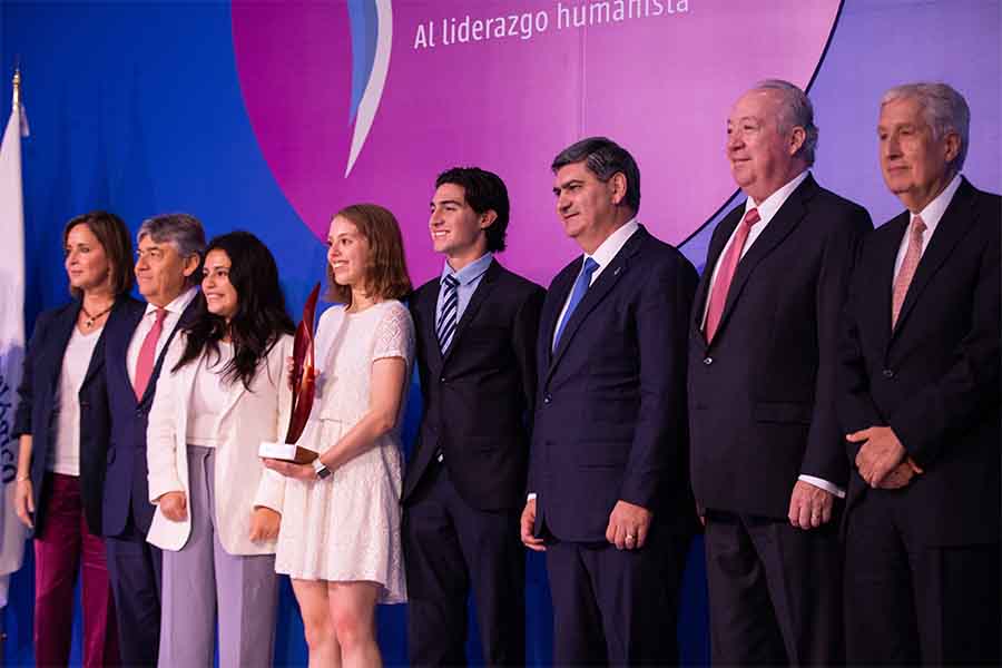 Estudiantes Tec galardonados por su innovación educativa De Raíz