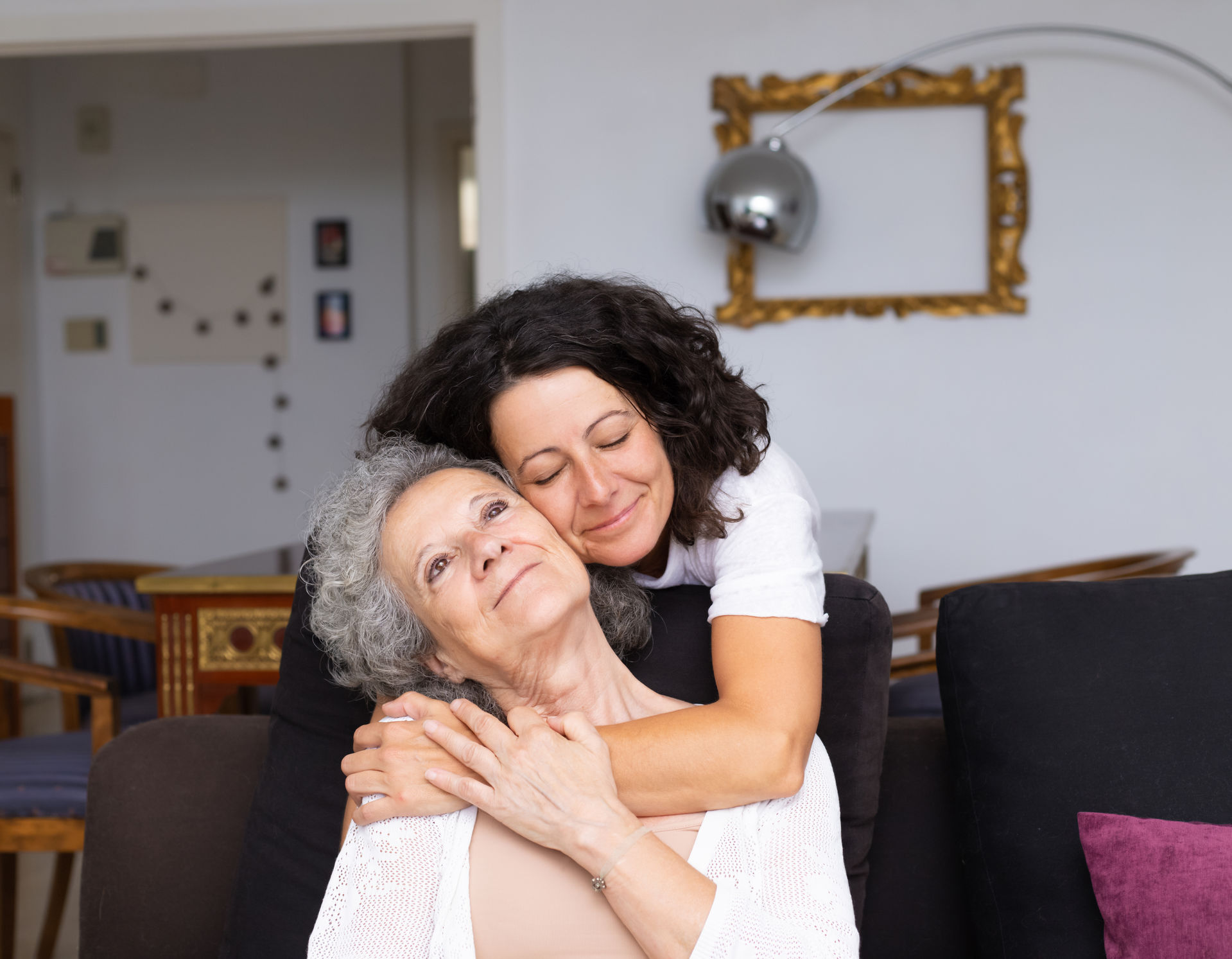 El contacto físico genera oxitocina y dopamina, elementos que ayuden en la felicidad