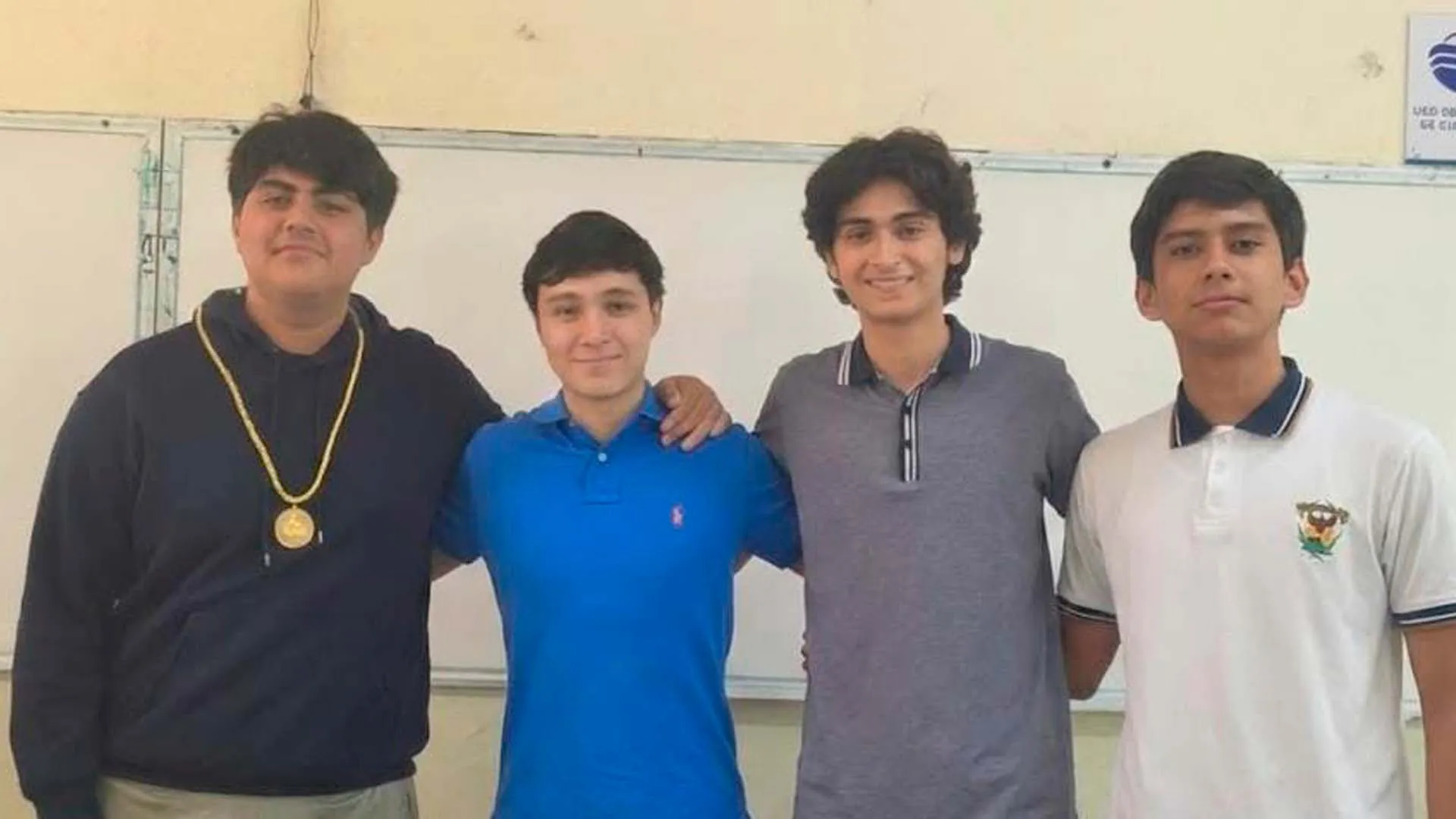 Diego celebra su oro junto a sus compa&ntilde;eros. Foto: Diego Mart&iacute;nez