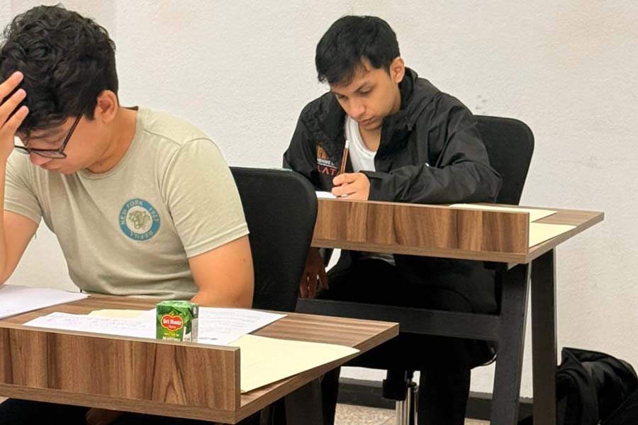 Diego Villarreal, estudiante del Tec, en Competencia Iberoamericana Interuniversitaria de Matem&aacute;ticas.