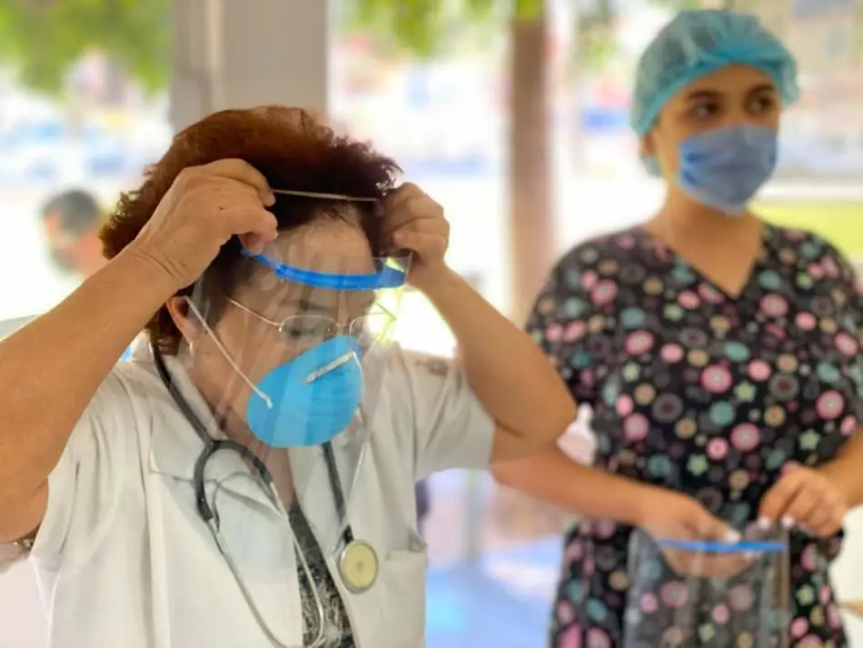 Diseñan careta médica para proyecto de donación profesores del Tec