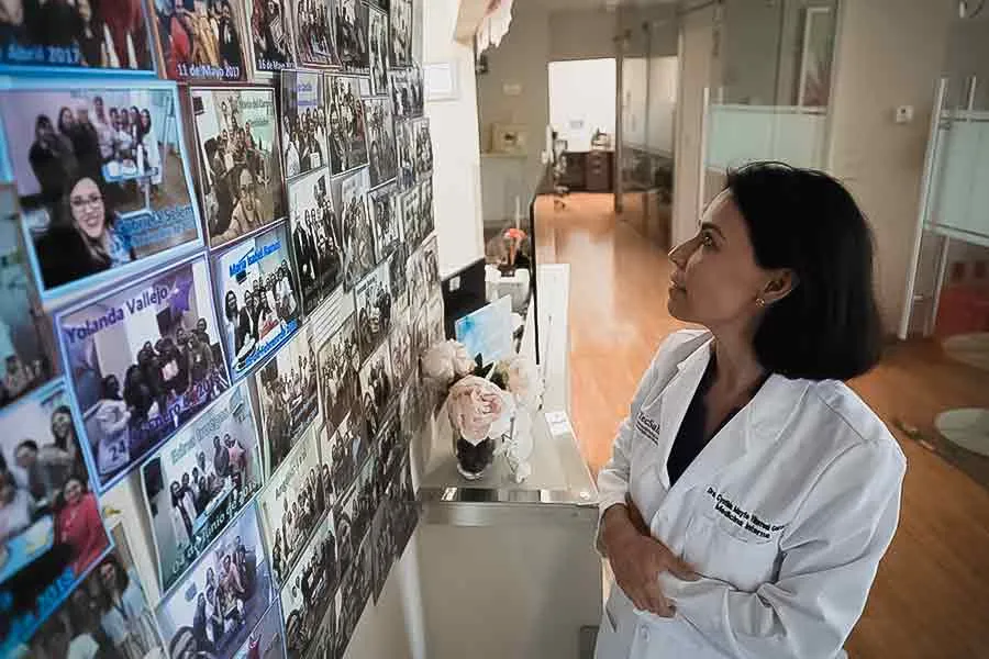 Cynthia participa también como profesora investigadora del Tec