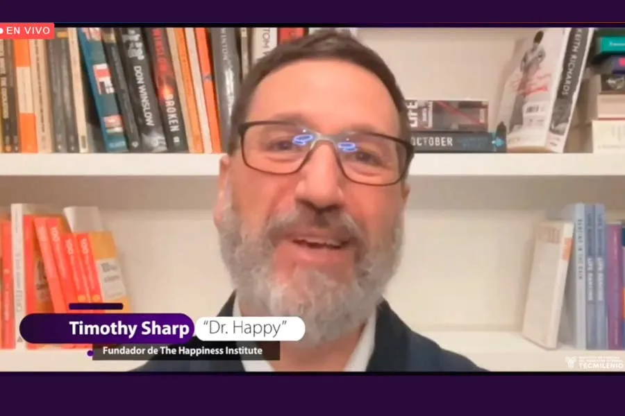 El Dr. Happy comparti&oacute; consejos a los padres y madres para tener una crianza con bases en la psicolog&iacute;a positiva.