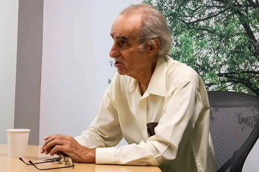 El profesor Eduardo Pérez comenzó su carrera docente en el campus Monterrey en 1980.