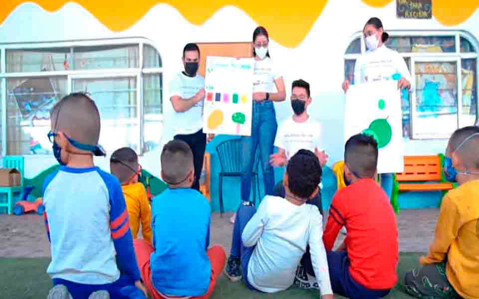 Education for life iniciativa de profesor y estudiantes del Tec Guadalajara para enseñar ciencia a niños de casa hogar.