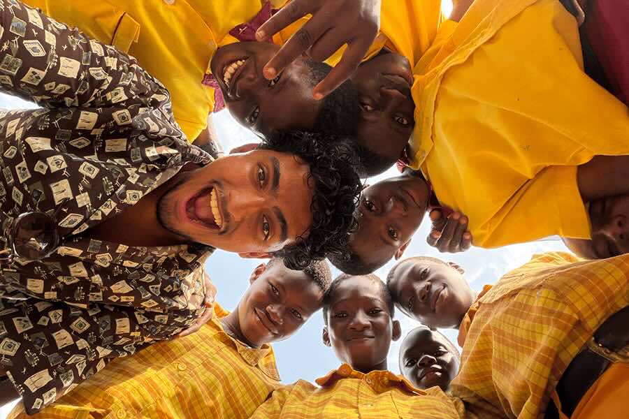 Santaigo Rivera en su estad&iacute;a en Ghana. Foto: Santiago Rivera