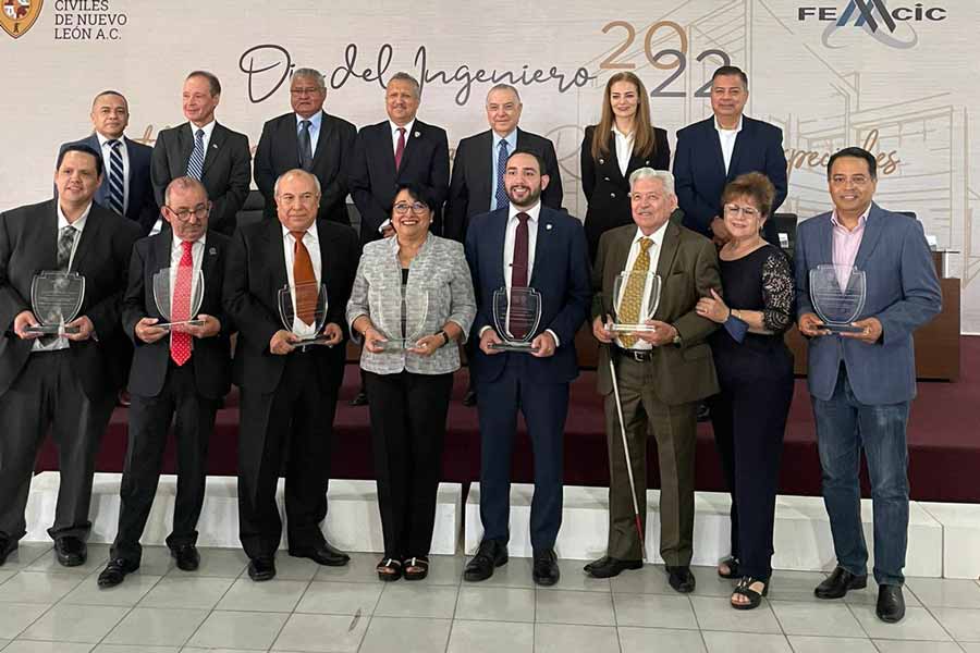 El director de la carrera de ingenieria civil en campus Monterrey.