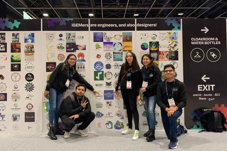 Los estudiantes durante la competencia en Francia.