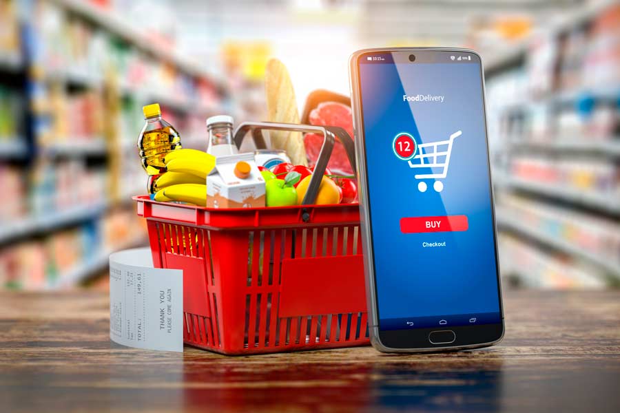 Los supermercados ahora ofrecen sus catálogos por internet y dan servicio a domicilio.