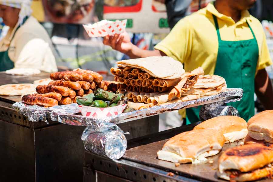 Es recomendable consumir alimentos que se hayan preparado en las condiciones de higiene adecuadas en lugares establecidos.