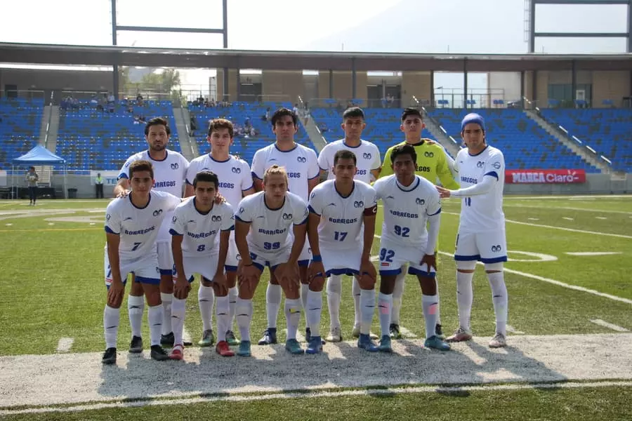 Equipo varonil de fútbol que jugó la semifinal contra la UP Ciudad de México.